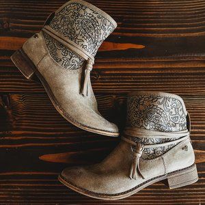 Roxy Boots